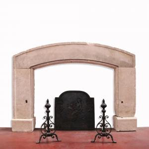 Camino antico in pietra cm. 188x136h Epoca 1800.